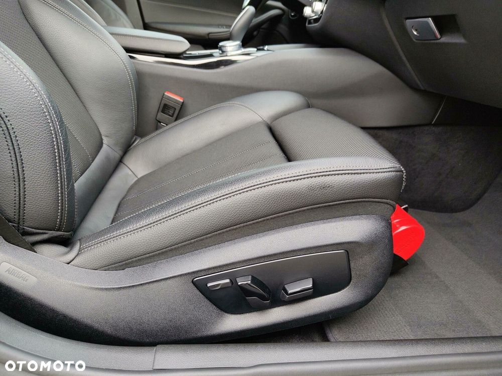 BMW Seria 5 518d Sport - 27