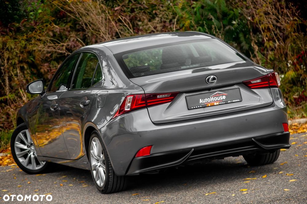 Lexus IS 300h Business Edition - 8