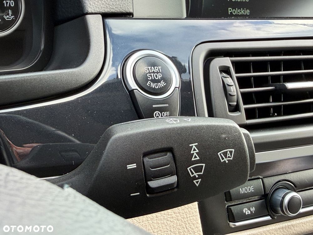 BMW Seria 5 528i xDrive Sport-Aut Luxury Line - 36