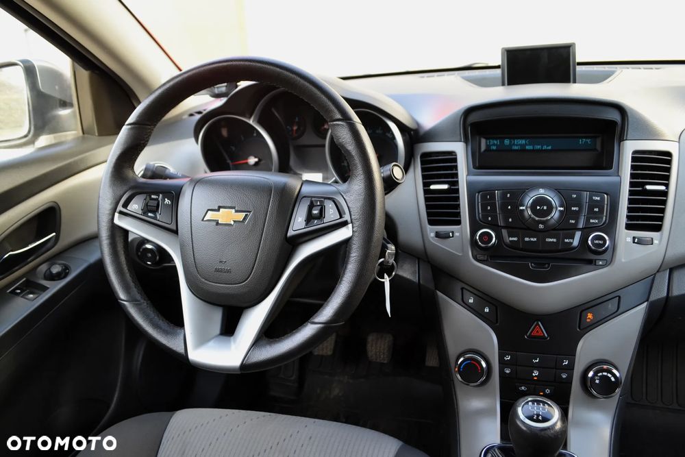 Chevrolet Cruze 1.6 Base - 9