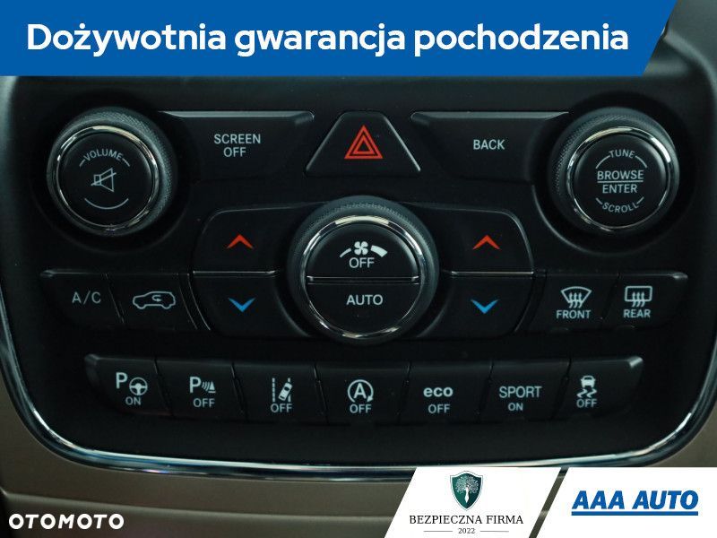 Jeep Grand Cherokee - 12