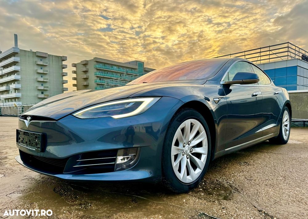 Tesla Model S - 37