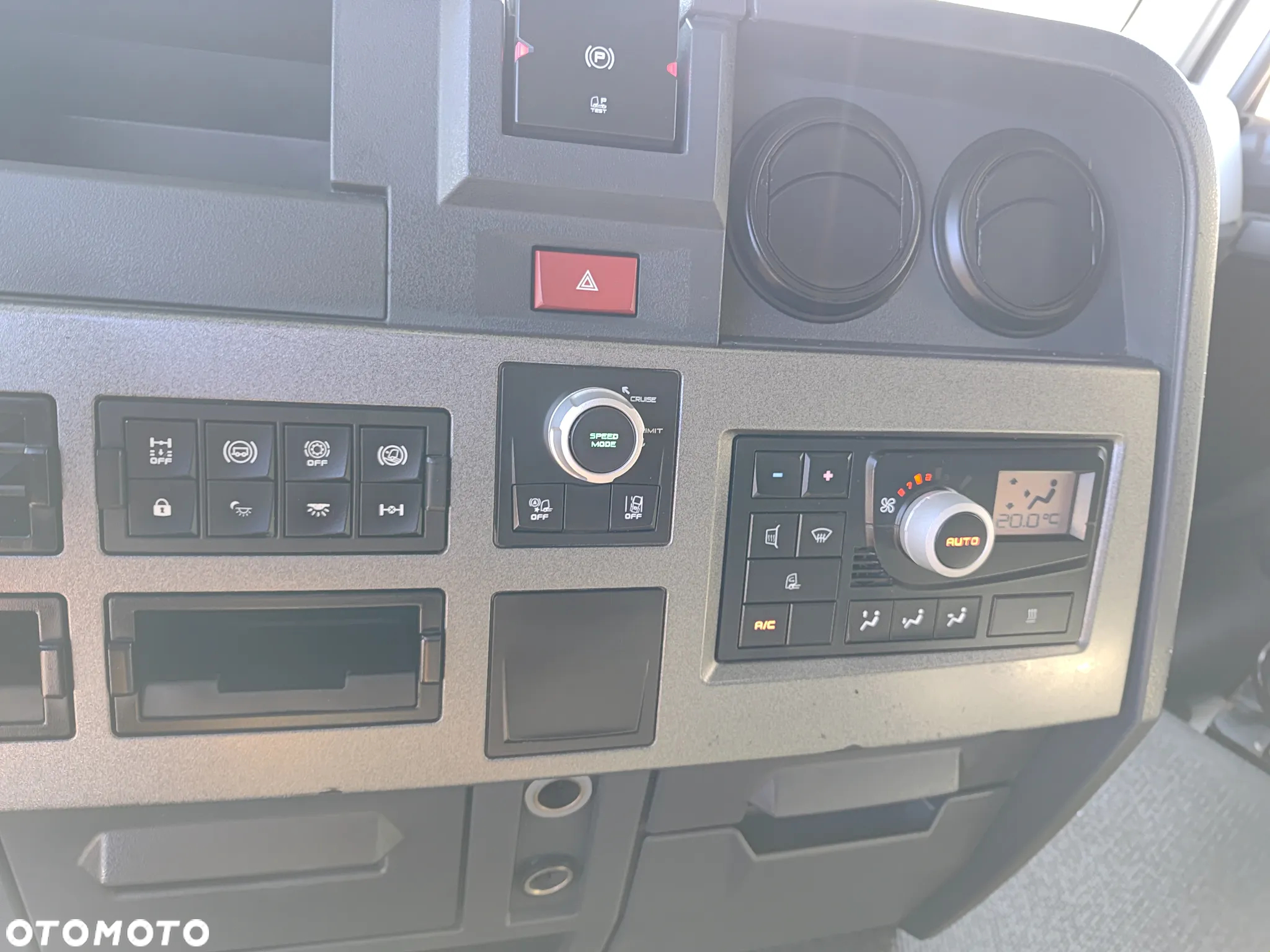 Renault T460 XLOW SLEEPERCAB MEGA ZADBANY - 10