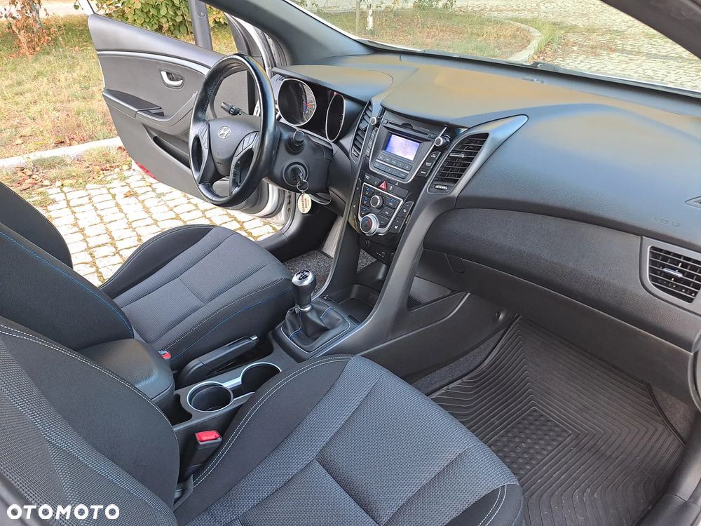 Hyundai i30 1.6 D Premium - 24