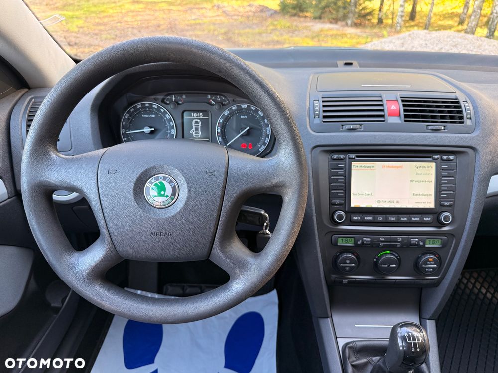 Skoda Octavia 1.6 Ambiente - 15
