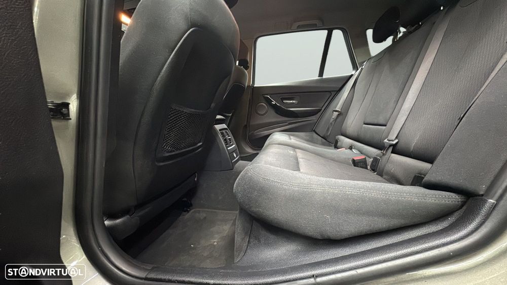 BMW 320 d Advantage Auto - 12