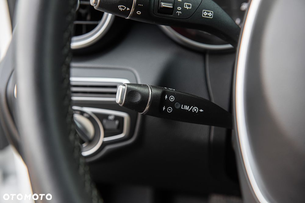 Mercedes-Benz Klasa C 180 9G-TRONIC AMG Line - 21