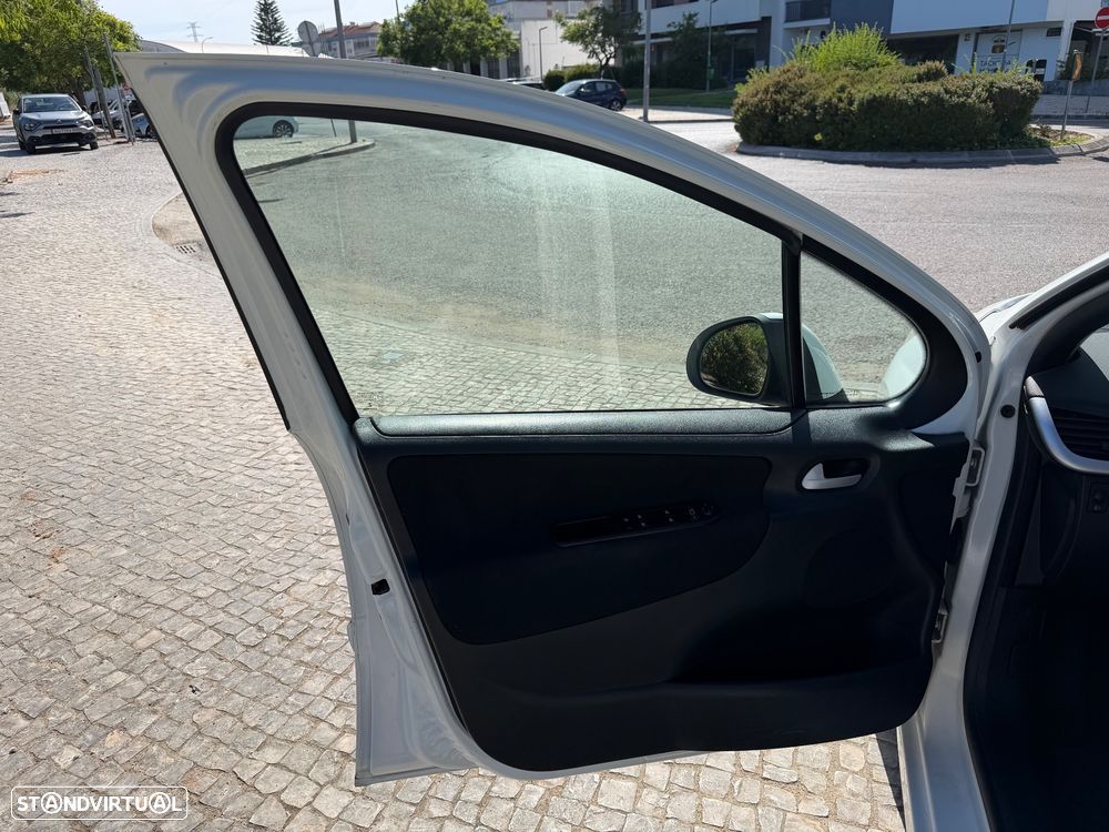 Peugeot 207 1.4 VTi Active - 19