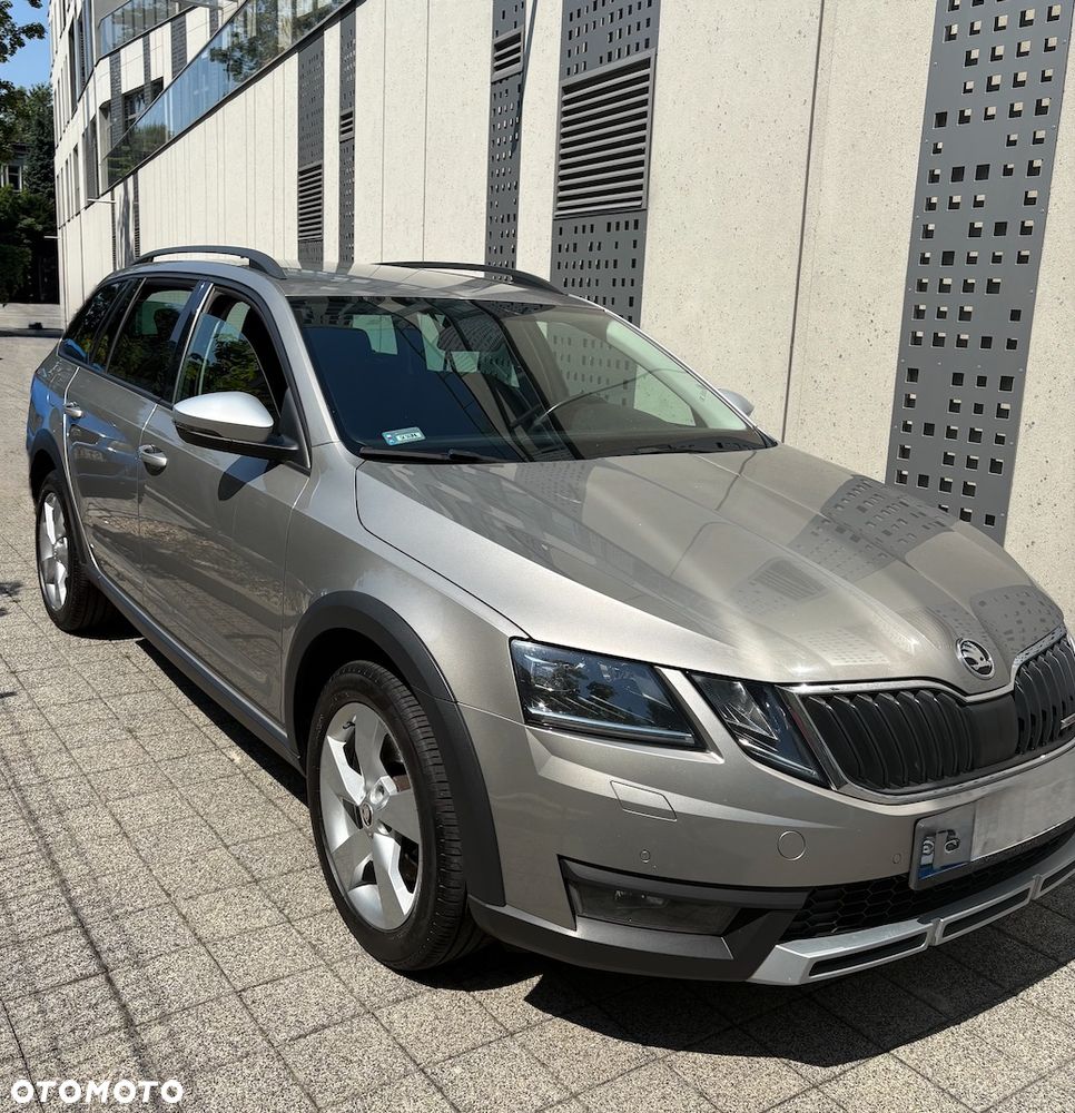 Skoda Octavia Scout 2.0 TDI 4x4 DSG - 2