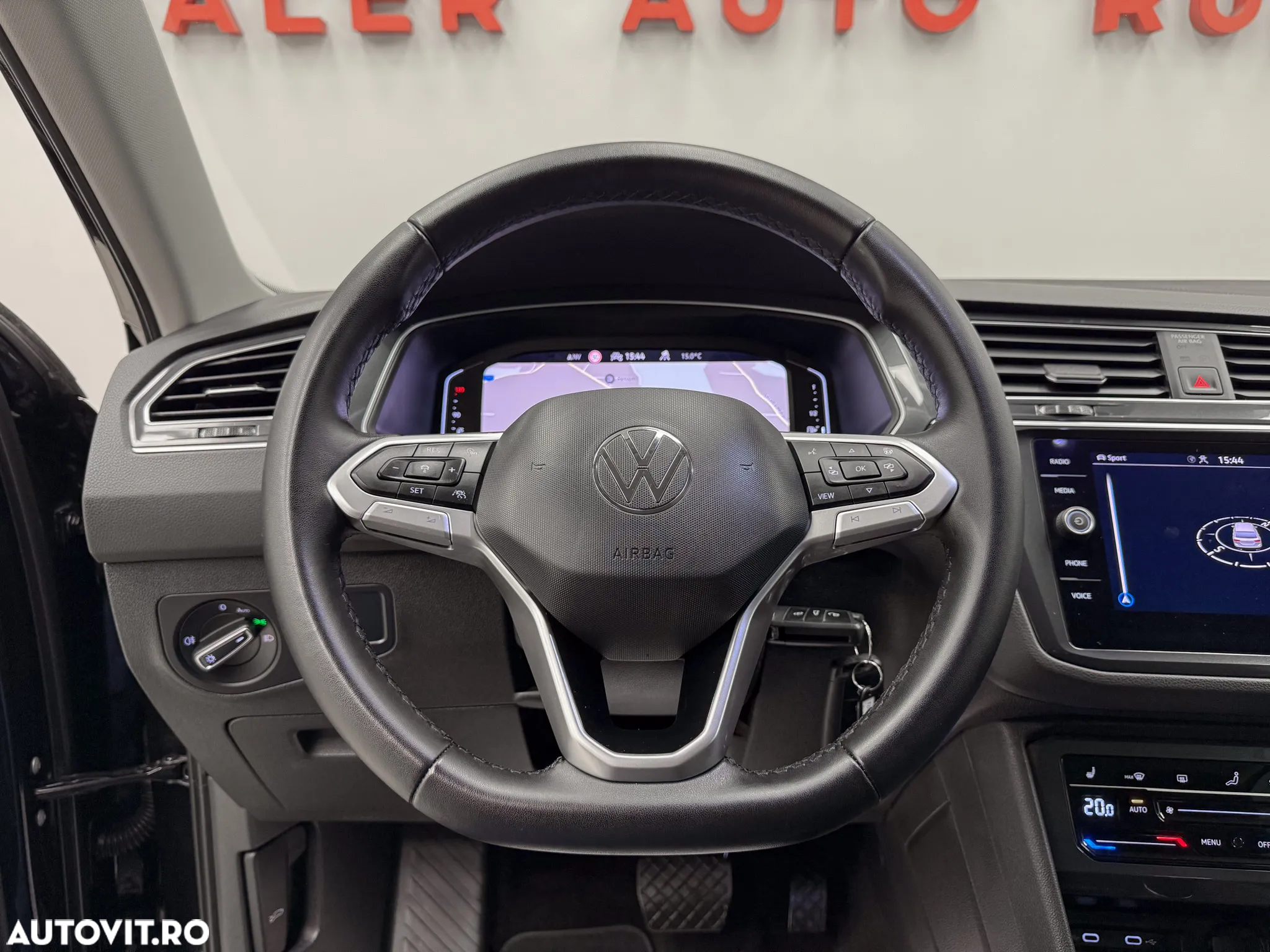 Volkswagen Tiguan 2.0 TDI SCR 4MOTION DSG Life - 29