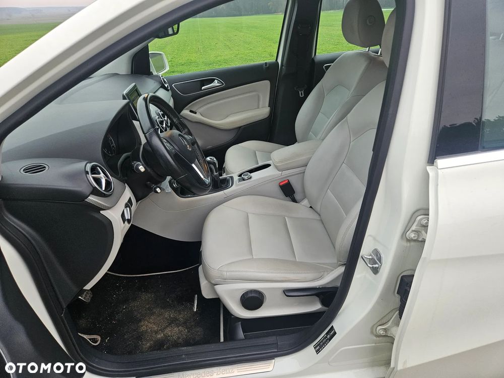 Mercedes-Benz Klasa B 180 BlueEFFICIENCY Edition Style - 29