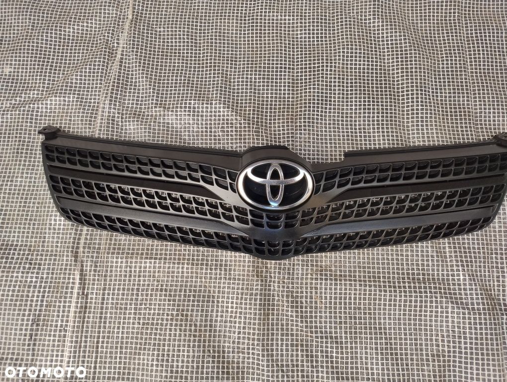Toyota Corolla Verso 1 I e12  01-04 grill atrapa kratka przód gril - 1