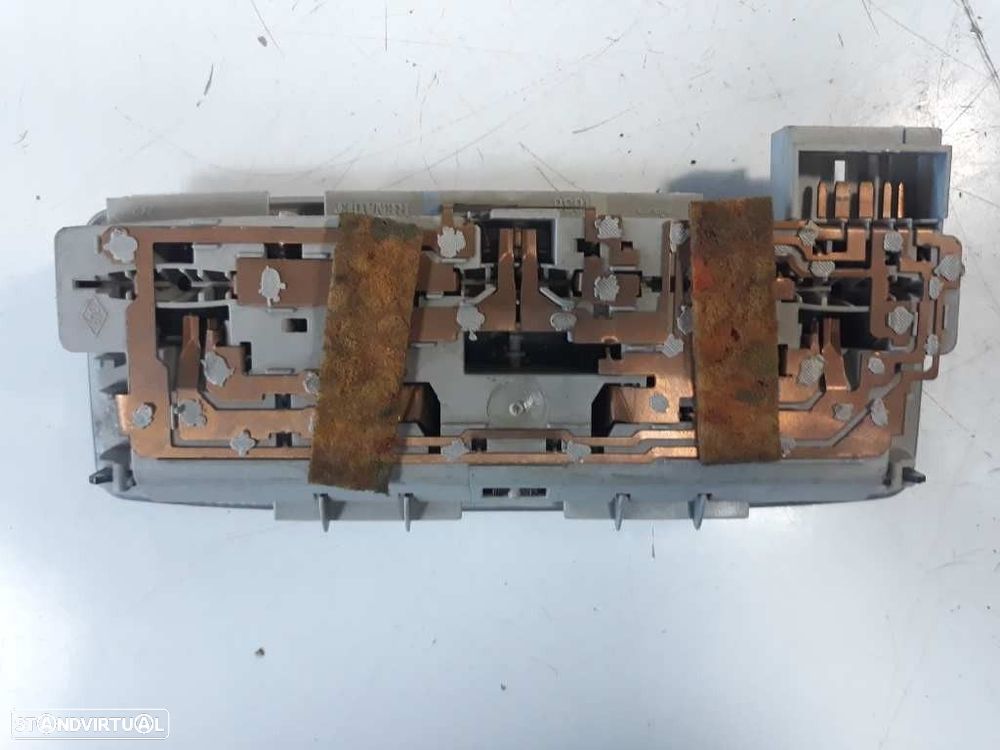 LUZ INTERIOR RENAULT LAGUNA II 2004 -8200003038 - 4