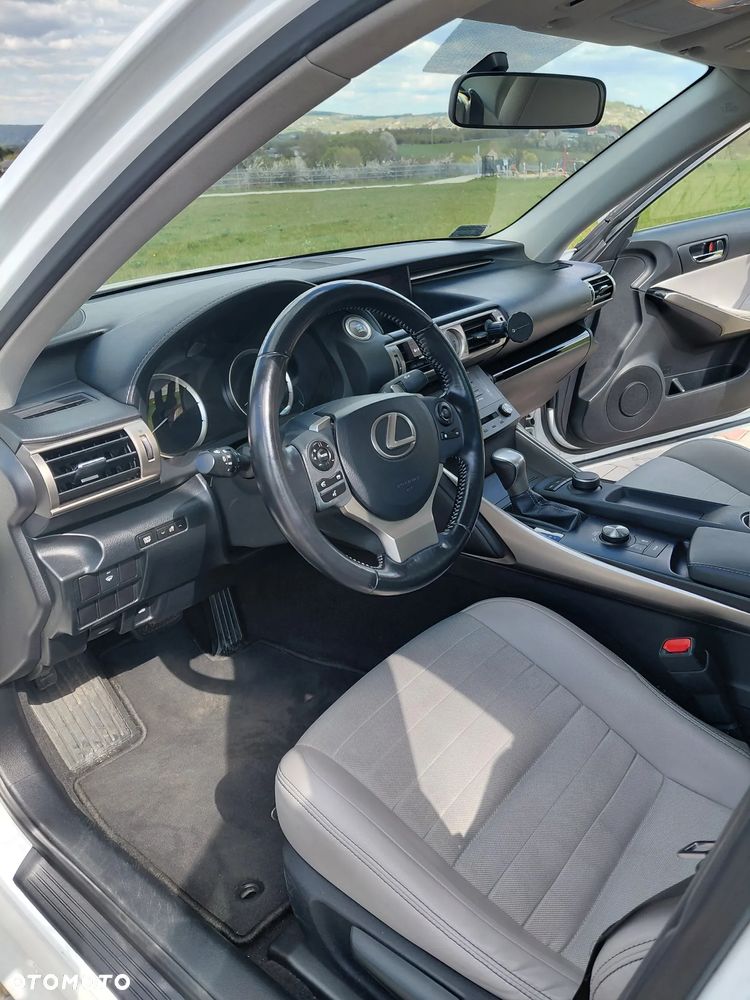 Lexus IS 200t Elegance - 17