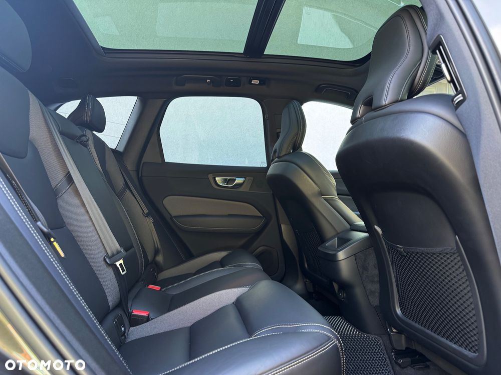 Volvo XC 60 B4 B Plus Dark - 13