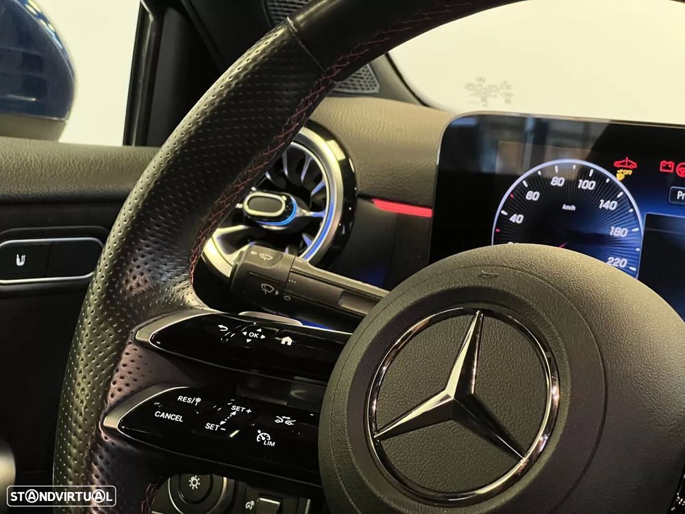 Mercedes-Benz A 250 Limousine e AMG Line - 16