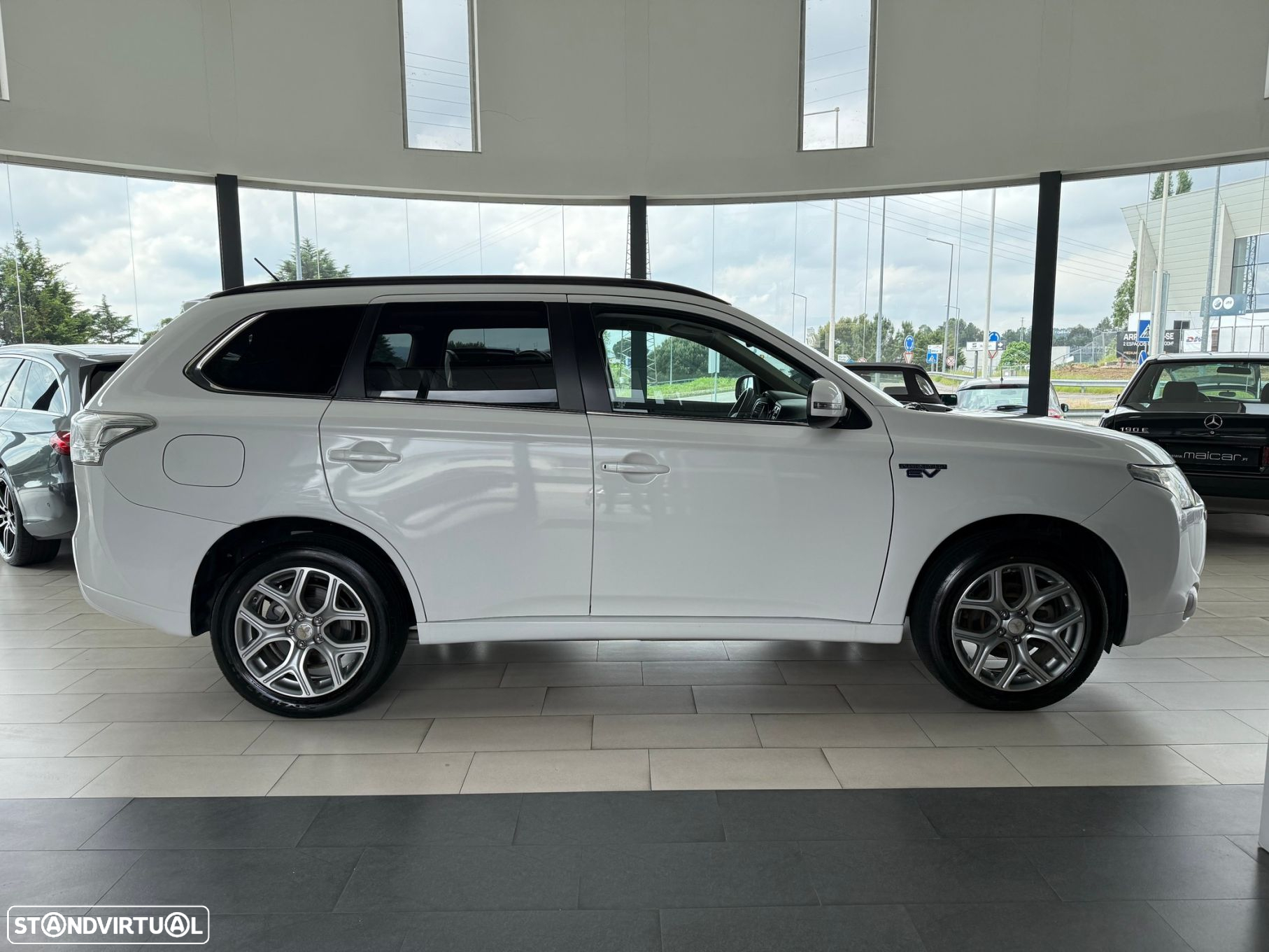 Mitsubishi Outlander 2.0 PHEV Intense Navi - 28