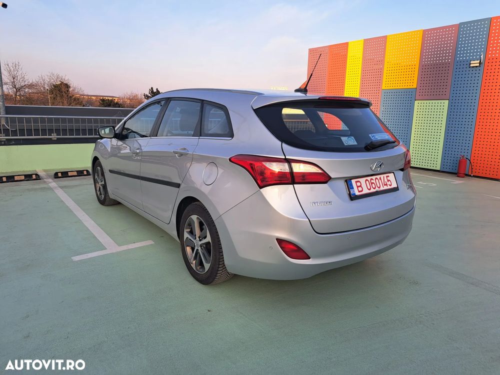 Hyundai i30 1.6 CRDI DCT Premium - 4