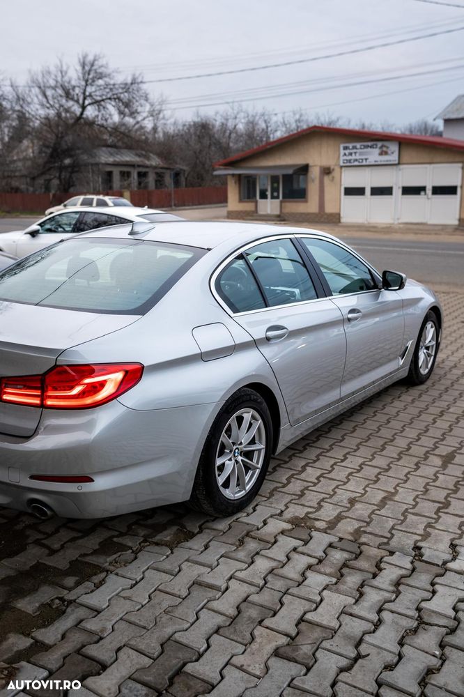 BMW Seria 5 520i Aut. Luxury Line - 17