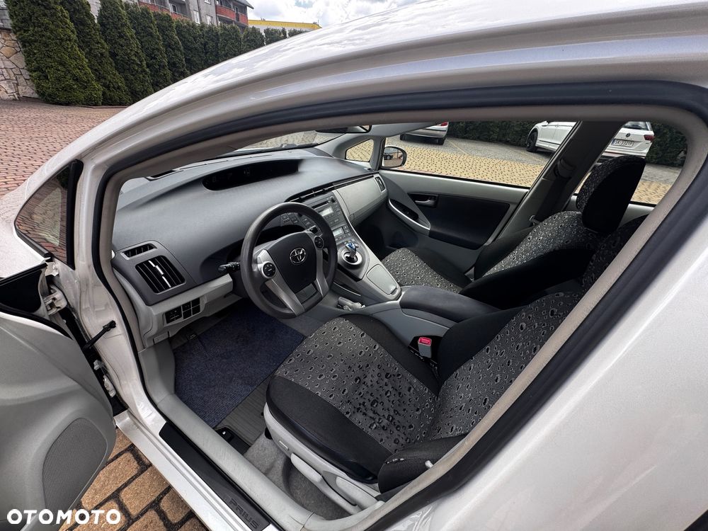 Toyota Prius 1.8 HSD Prestige - 18