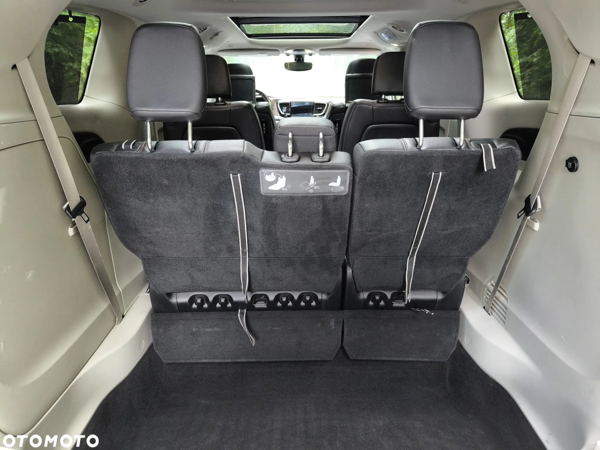 Chrysler Pacifica - 13