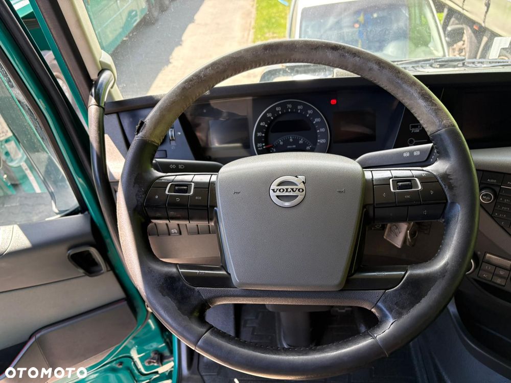 Volvo FH12, 500KM, 6X2 Pusher - 26