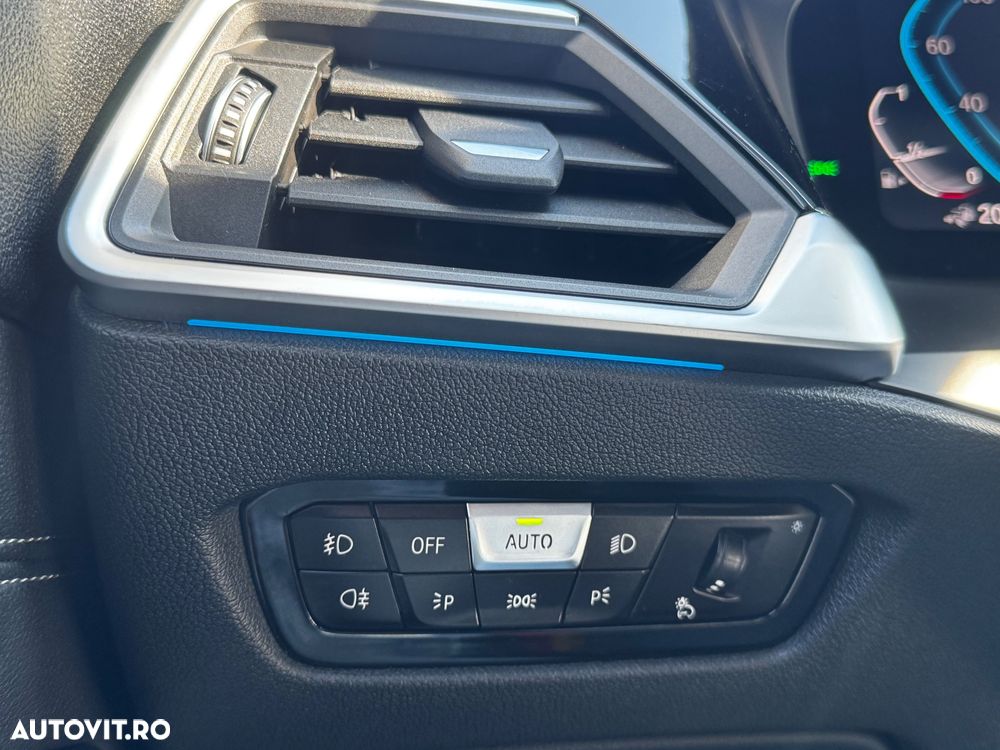 BMW Seria 3 330e Aut. Luxury Line - 32