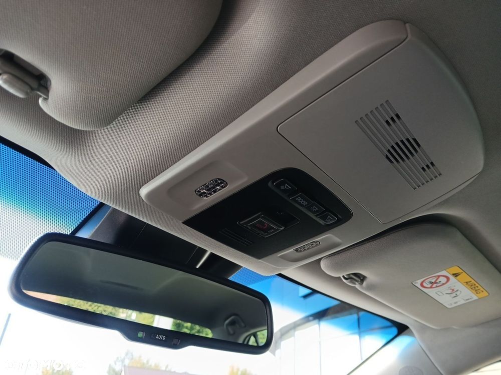 Toyota Camry 2.5 Hybrid Comfort CVT - 34