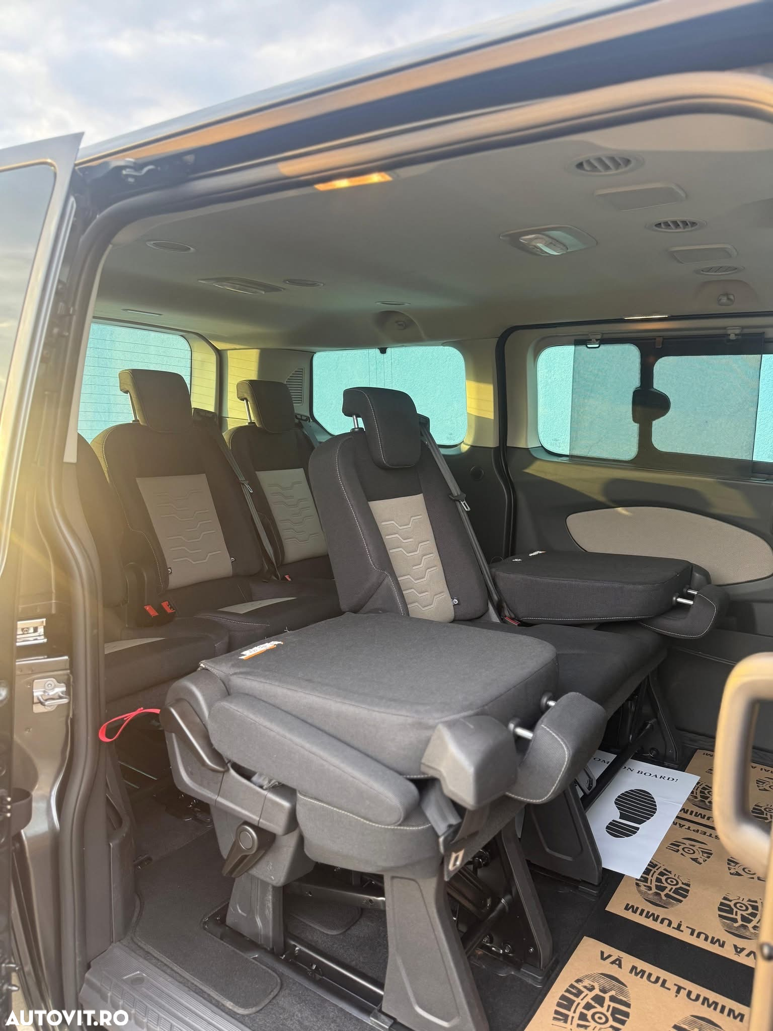 Ford Tourneo Custom Bus 320 2.0 EcoBlue 130 CP L1H1 Titanium - 10