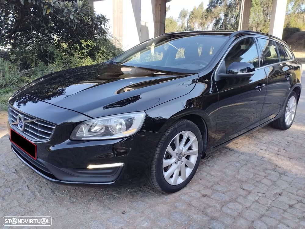 Volvo V60 2.0 D4 Momentum Eco Geartronic - 1