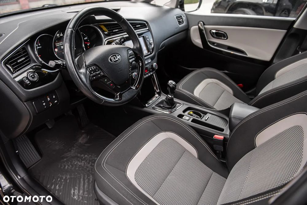 Kia Ceed 1.6 CRDi 136 ISG UEFA EURO 2016 - 15