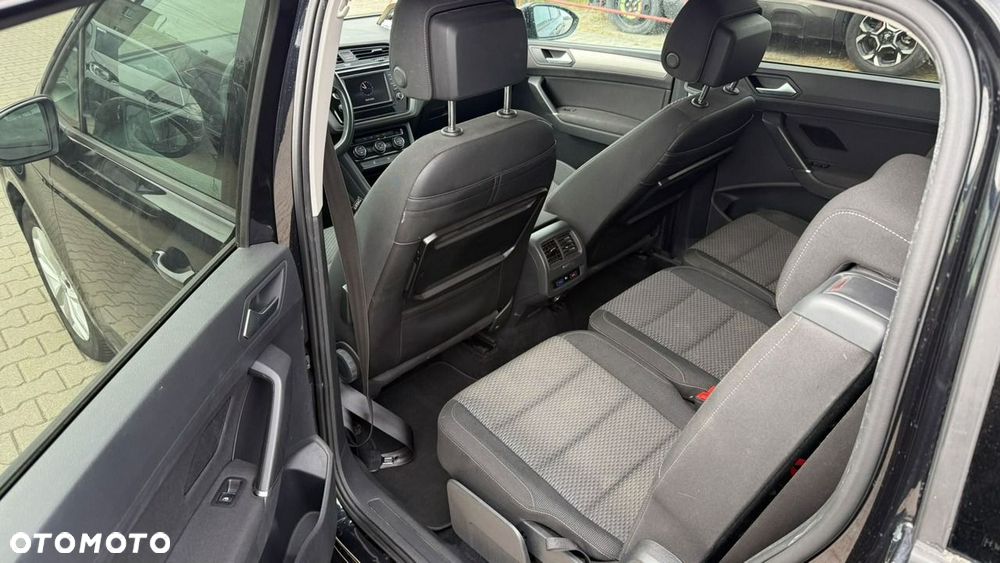 Volkswagen Touran - 11