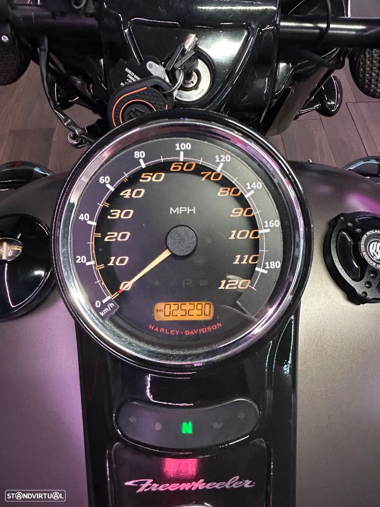 Harley-Davidson FLT FLRT FREEWHEELER - 29