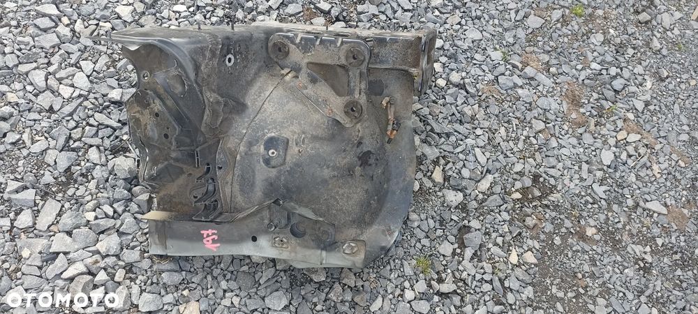 MERCEDES W211 FARTUCH PODŁUŻNICA CWIARTKA PRAWA 197 CZARNA