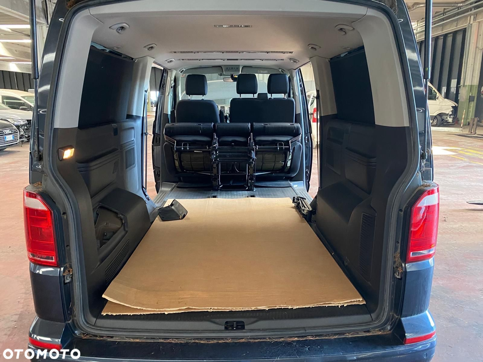 Volkswagen Caravelle 2.0 TDI L2 Style - 6