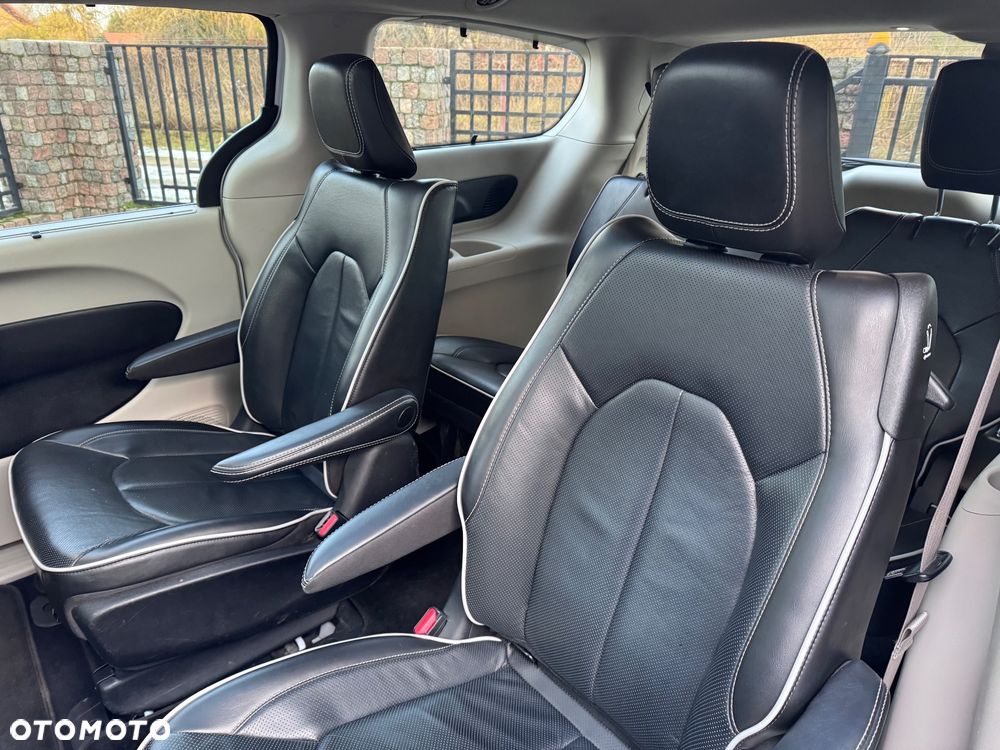 Chrysler Pacifica - 15