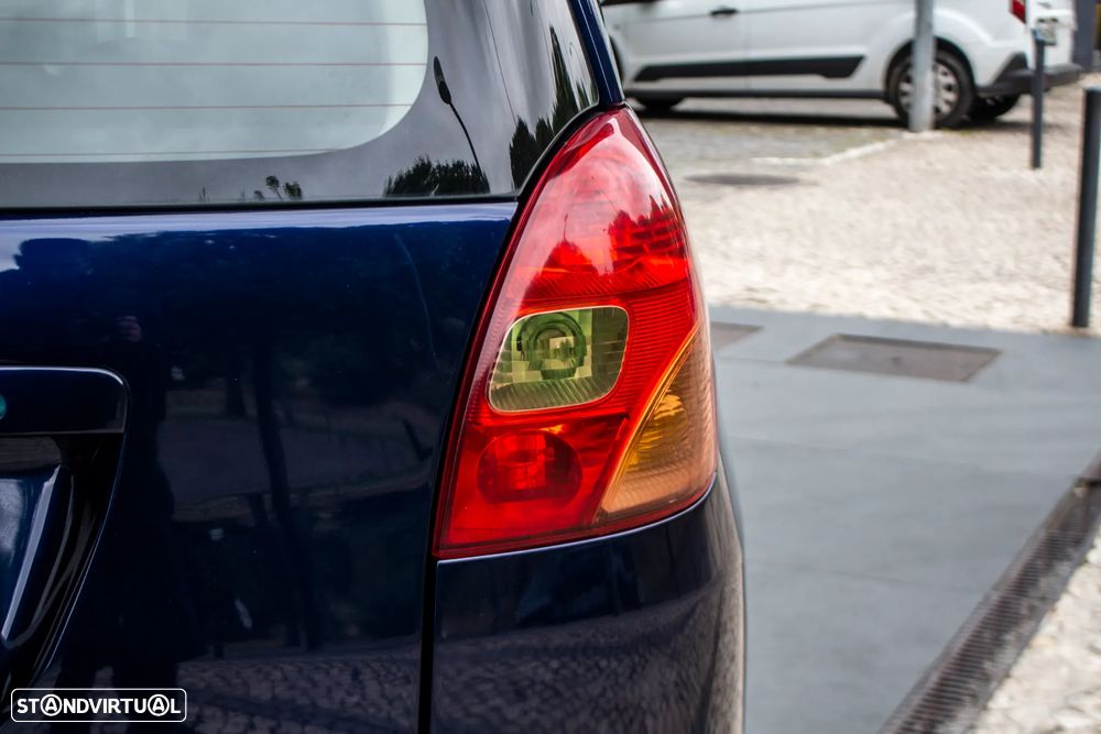 Toyota Corolla Verso 2.0 D-4D - 11