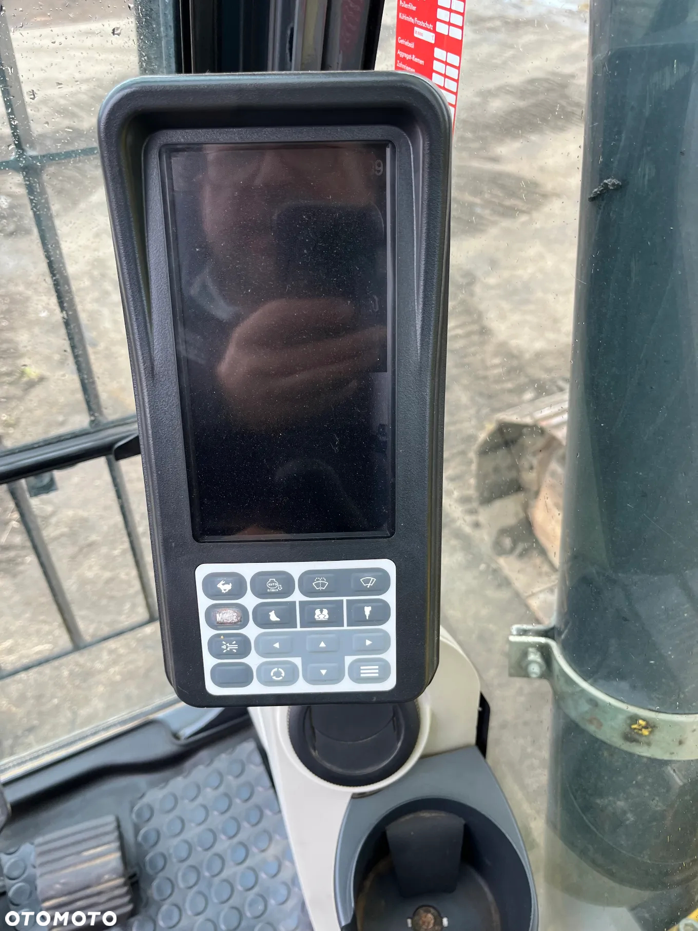 New Holland - 28