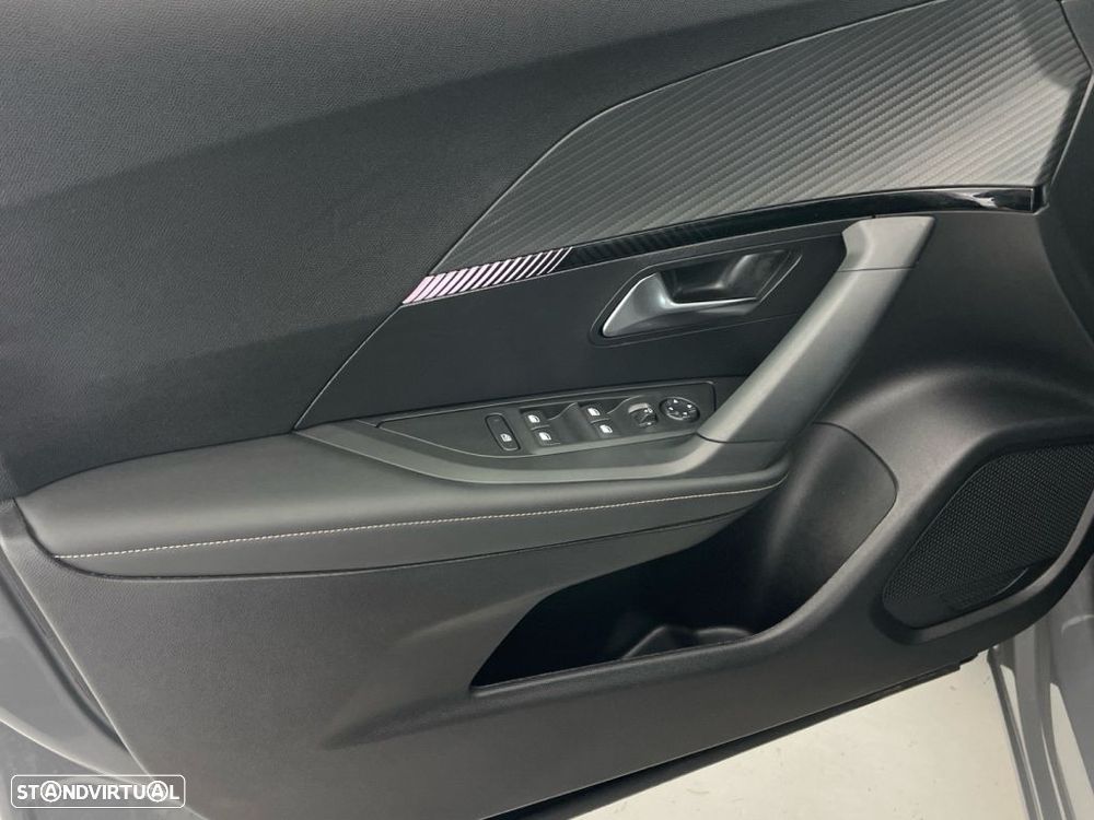 Peugeot 2008 1.2 Hybrid Allure e-DCS6 - 17