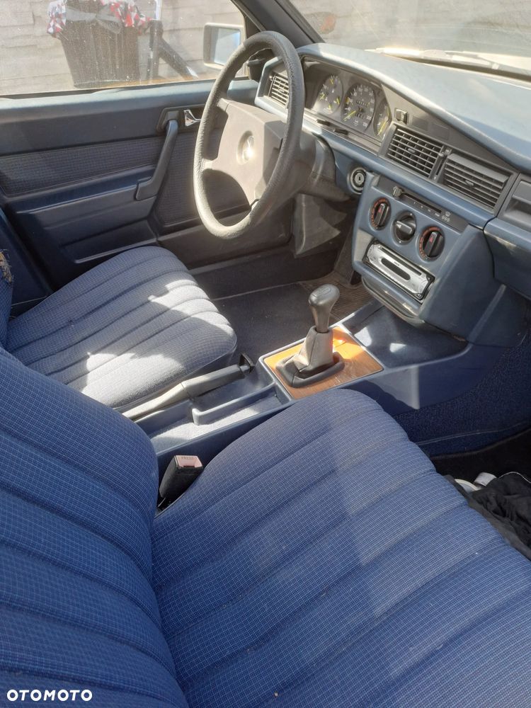 Mercedes-Benz W201 (190) - 8