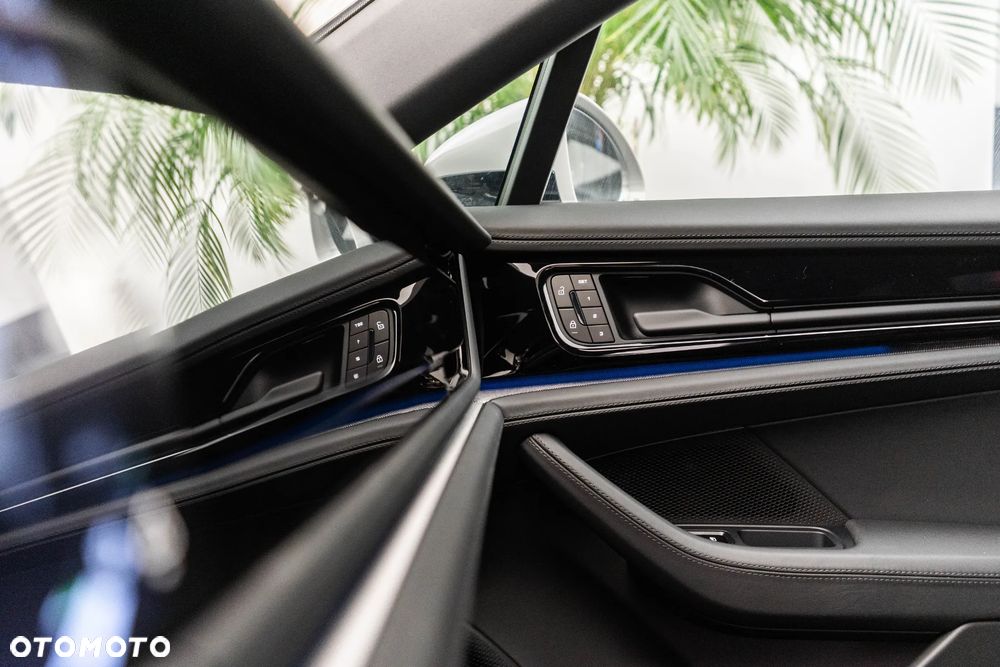 Porsche Panamera - 25