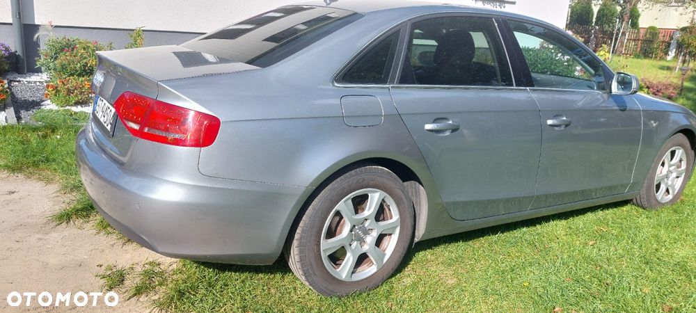 Audi A4 Limousine - 5