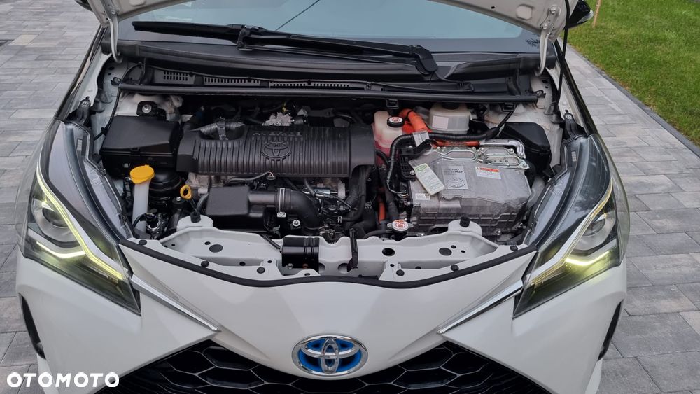 Toyota Yaris Hybrid 100 Selection Platinum - 27