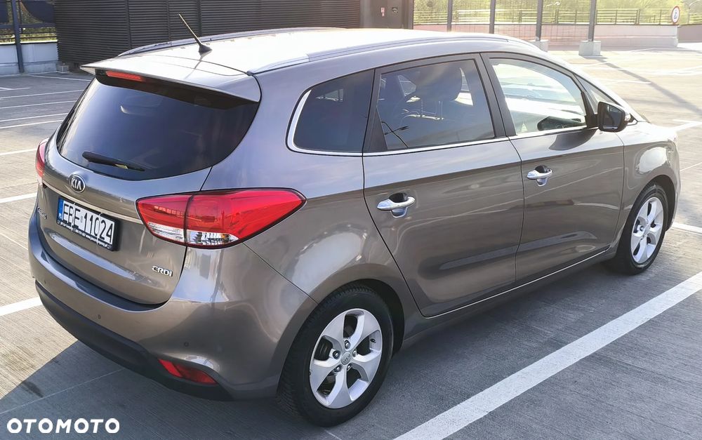 Kia Carens - 5