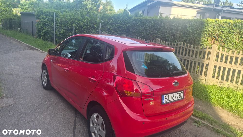 Kia Venga - 10
