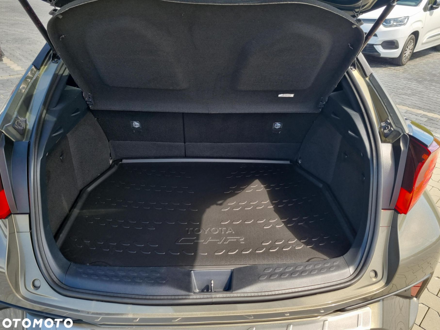 Toyota C-HR - 12