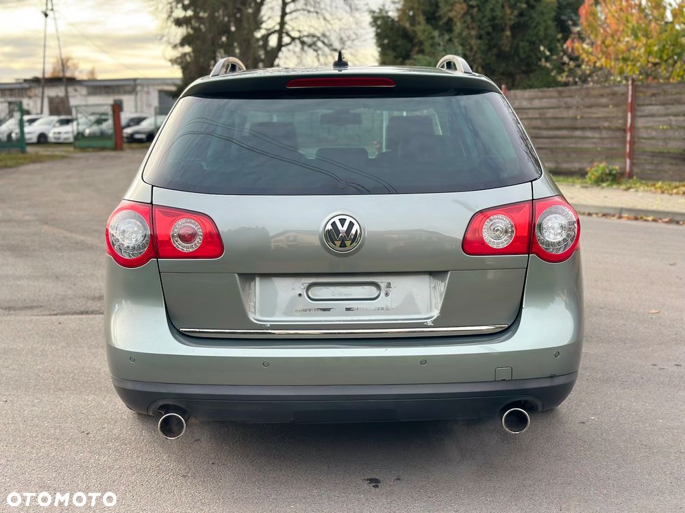 Volkswagen Passat Variant 3.2 V6 FSI 4Mot Highline DSG - 5