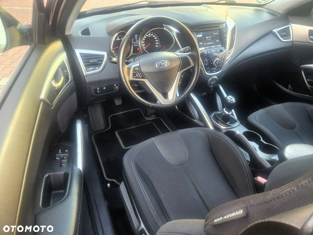 Hyundai Veloster - 9