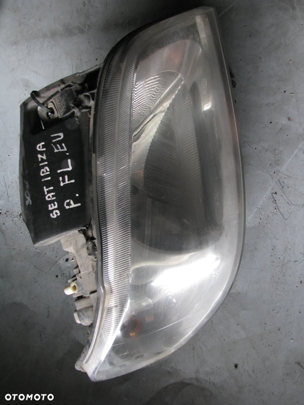 LAMPA PRAWA PRZÓD SEAT IBIZA II FL CORDOBA I FL