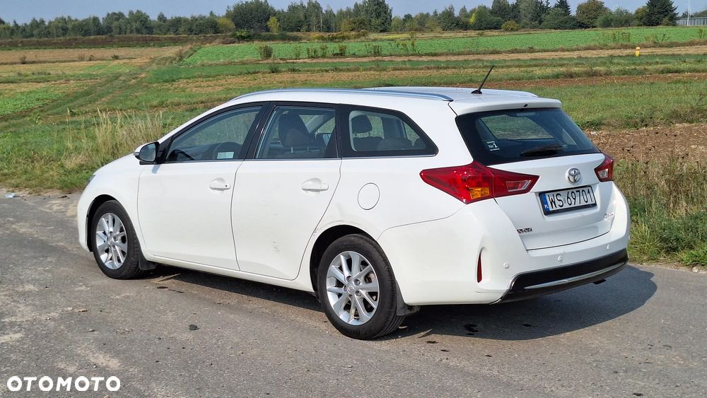 Toyota Auris 1.6 Premium - 6